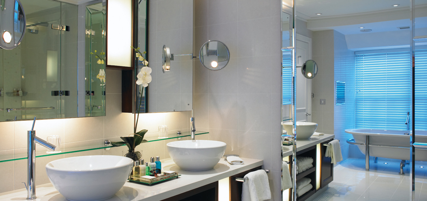 Chewton Glen Treehouses — interior and exterior view 4