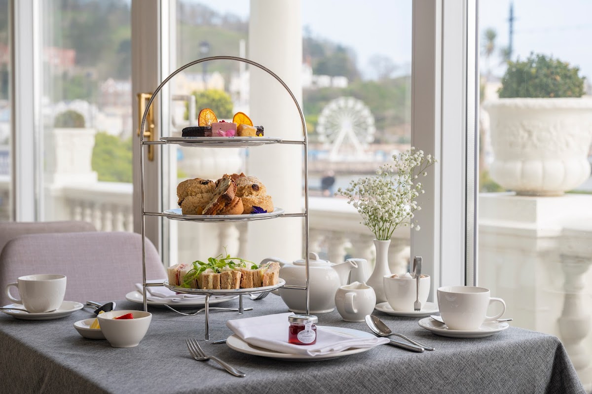 St George's Hotel — interior and exterior view 6