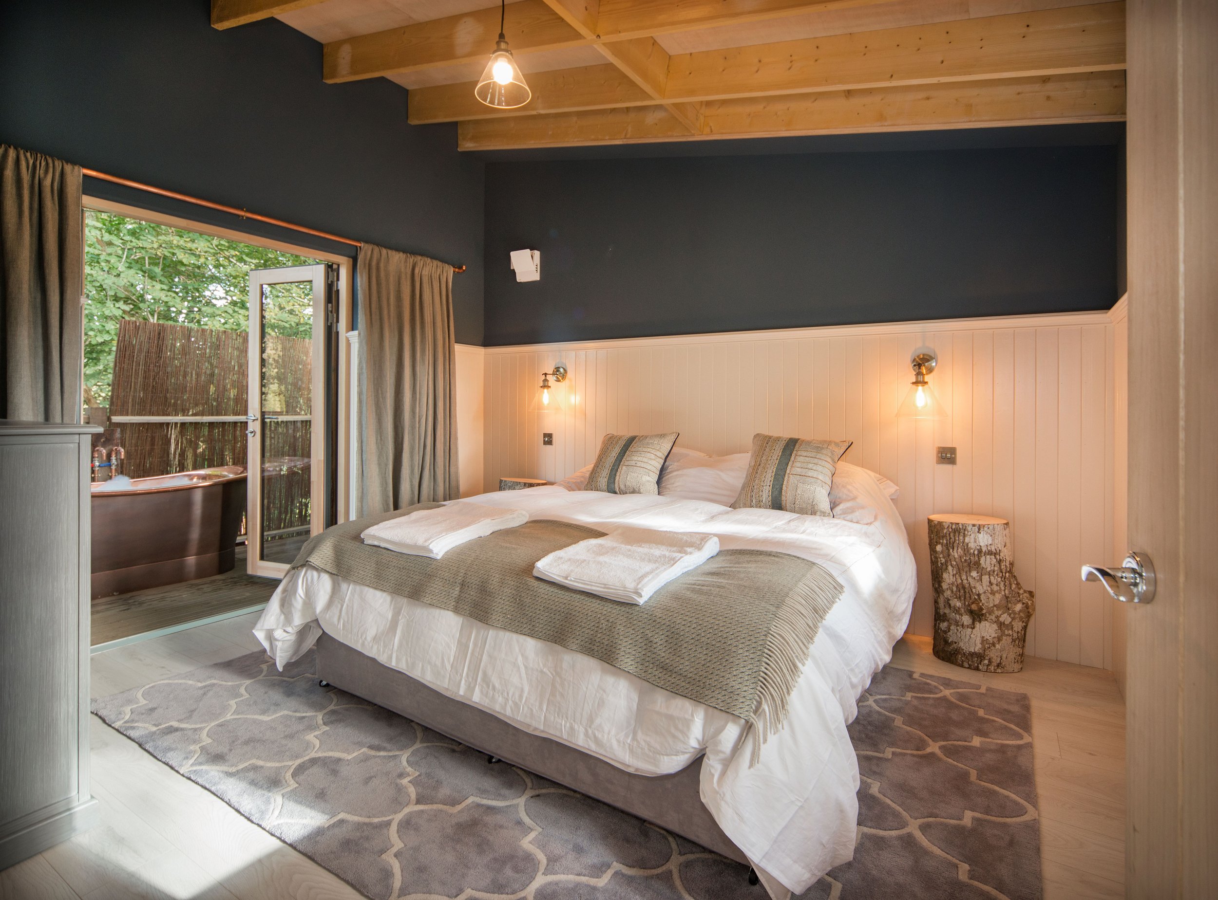 Lanrick Treehouses — interior and exterior view 9