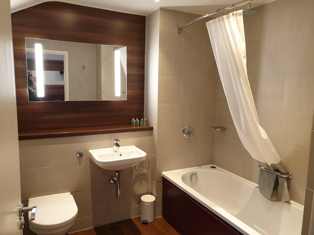 Center Parcs Treehouses — interior and exterior view 4