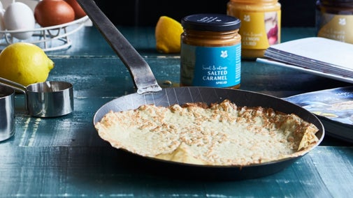 Foreland Lighthouse Keeper's Cottage — interior and exterior view 21