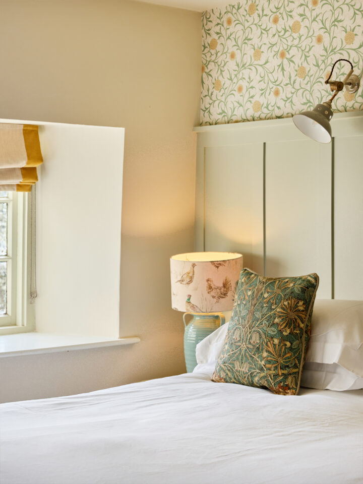 The Plough at Kelmscott — interior and exterior view 9