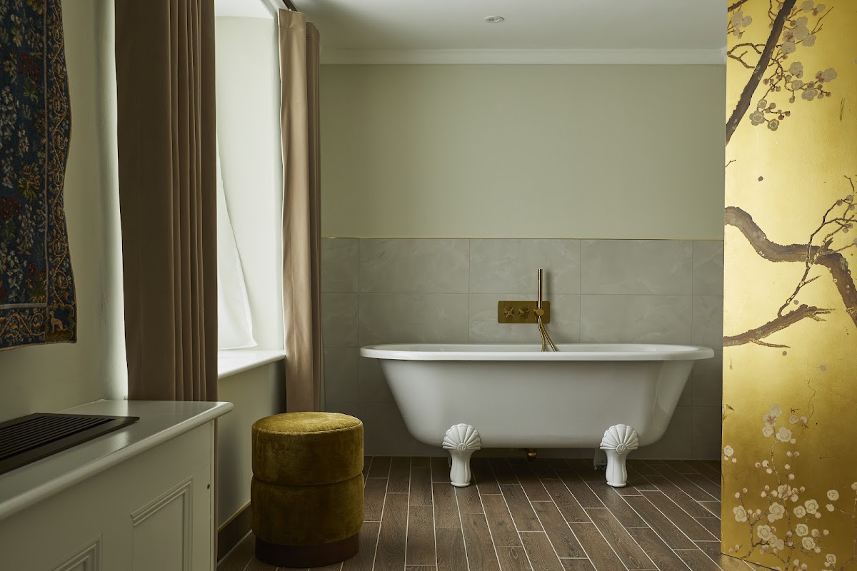 The Feathers — interior and exterior view 3