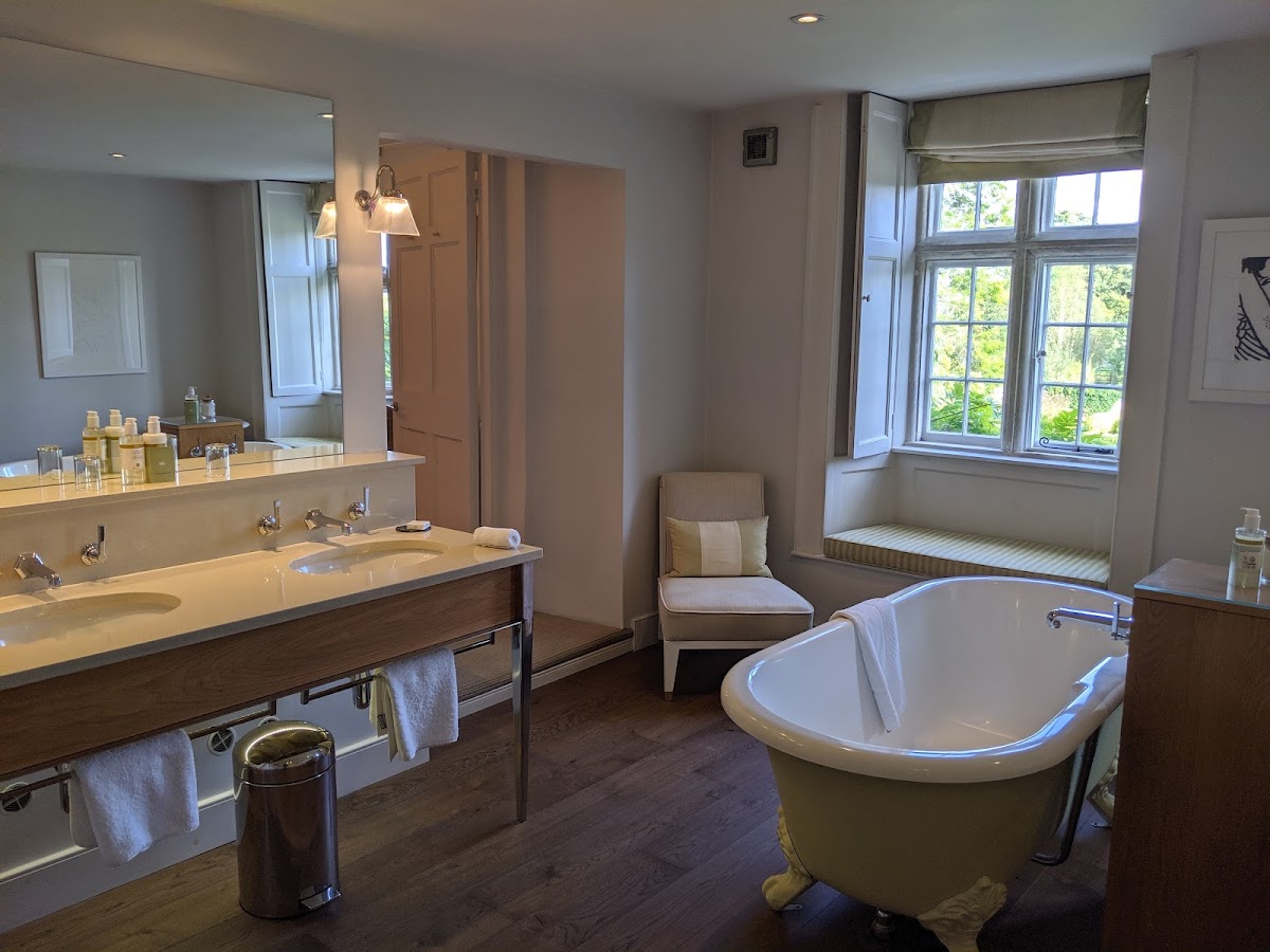 The Pig in the Cotswolds — interior and exterior view 4