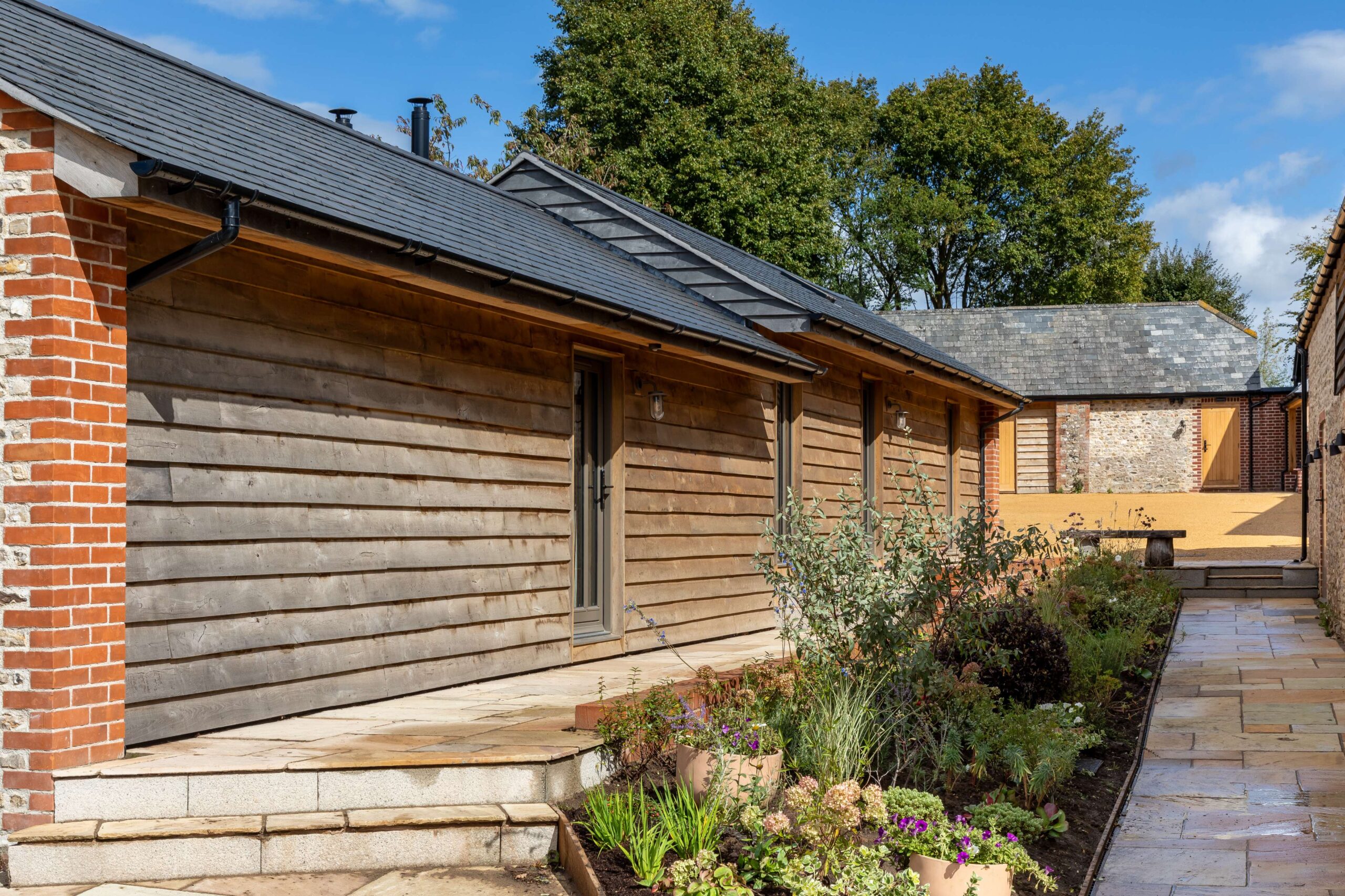 Louma Country Hotel — interior and exterior view 5