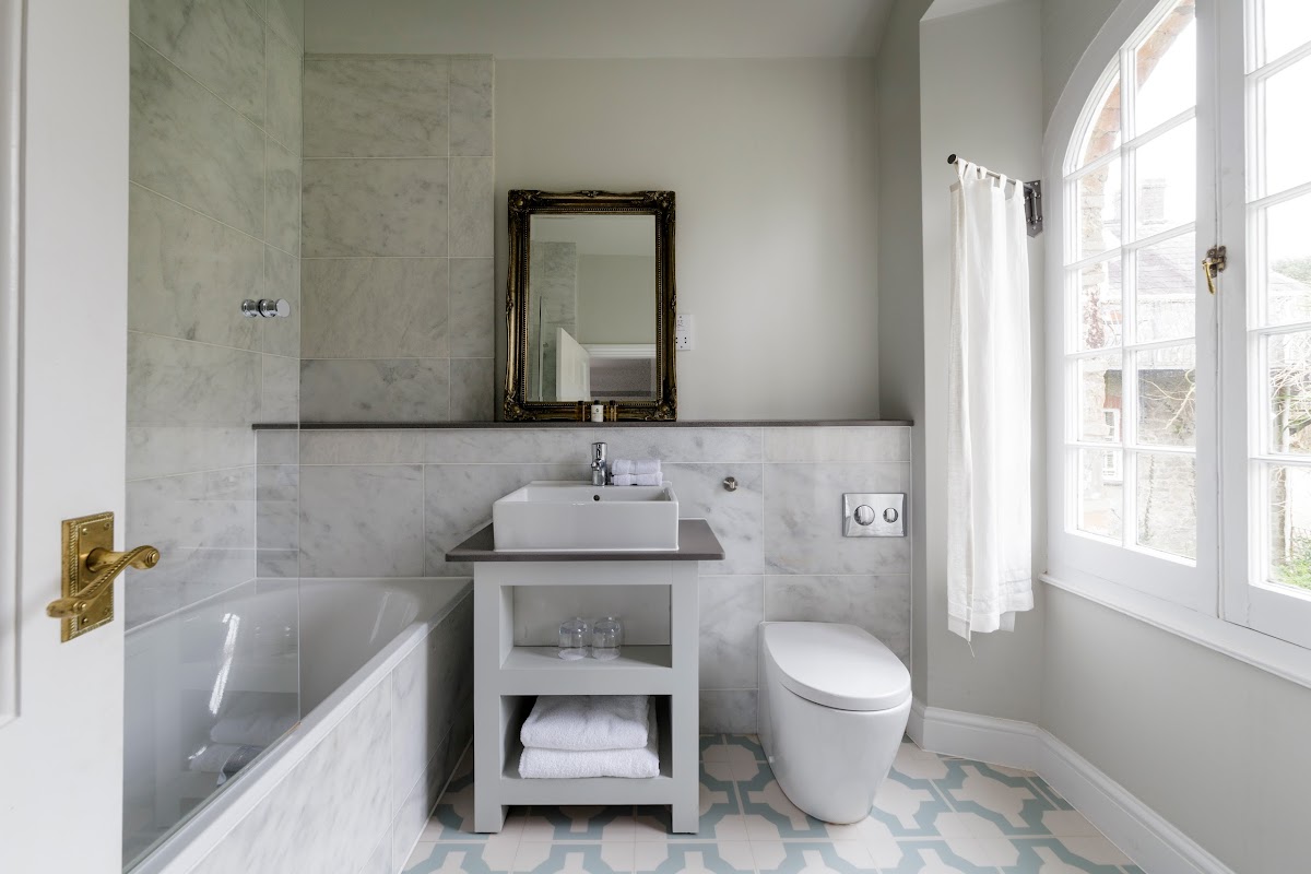 Penally Abbey Hotel & Restaurant — interior and exterior view 3