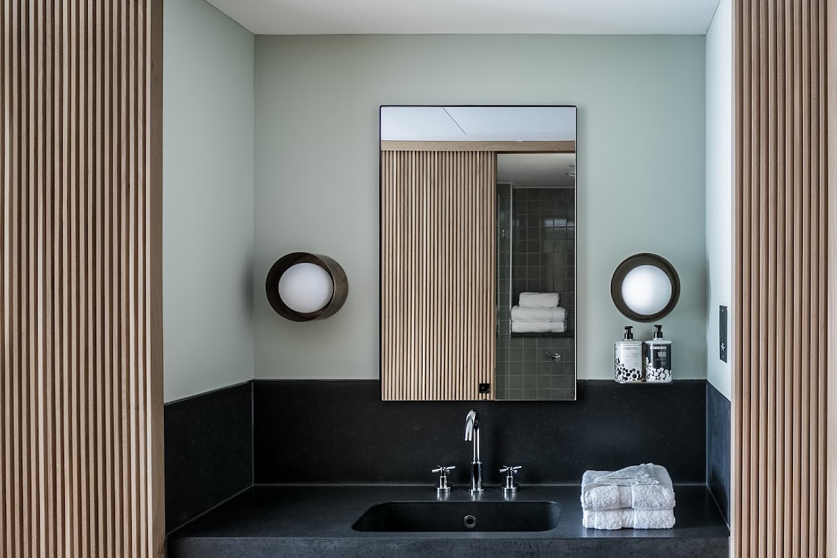 Mollie's Cottage — interior and exterior view 3