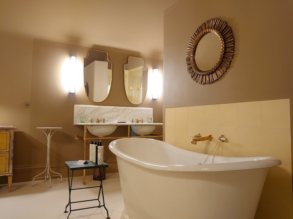 Thyme — interior and exterior view 4