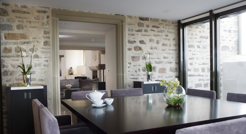 Roch Castle Hotel — interior and exterior view 6