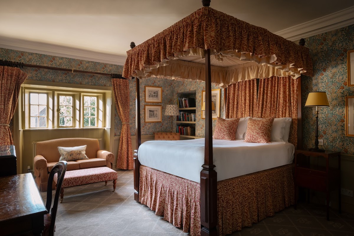 The Devonshire Arms — interior and exterior view 6