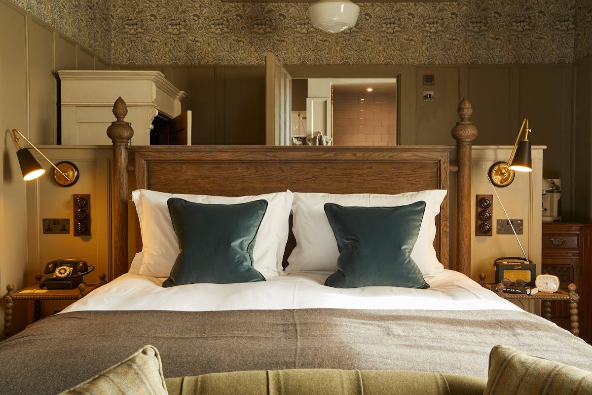 The Pig at Bridge Place — interior and exterior view 2