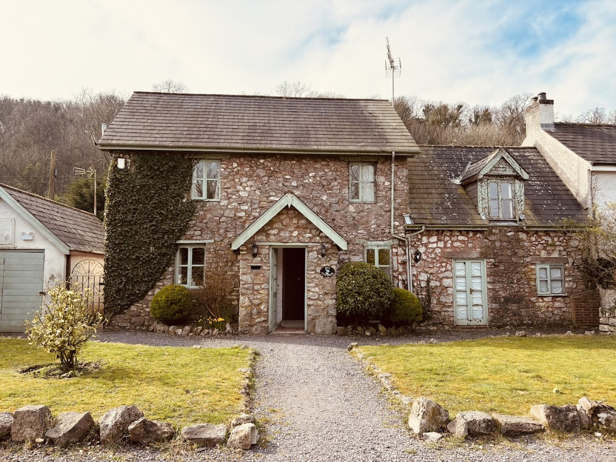 Oxwich Bay Hotel — interior and exterior view 5