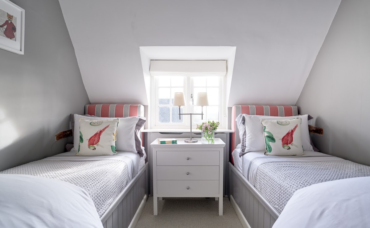 Todthatch — interior and exterior view 2