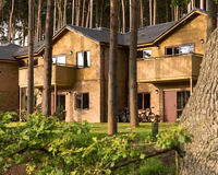 Center Parcs Treehouses — interior and exterior view 34