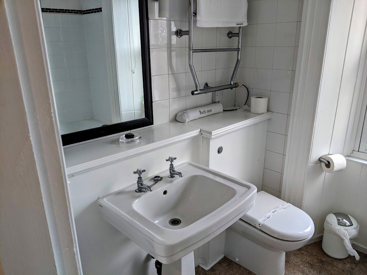 Victoria Hotel — interior and exterior view 2