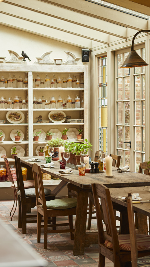 The Pig at Bridge Place — interior and exterior view 33