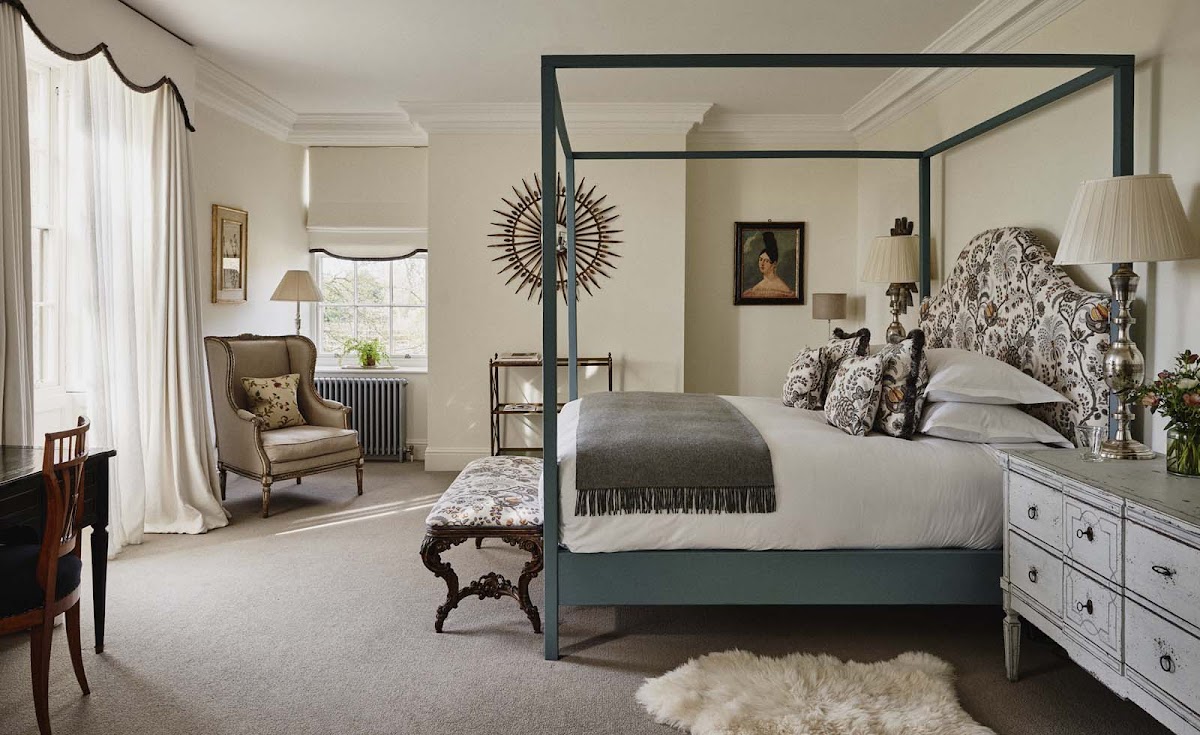 Thyme — interior and exterior view 2