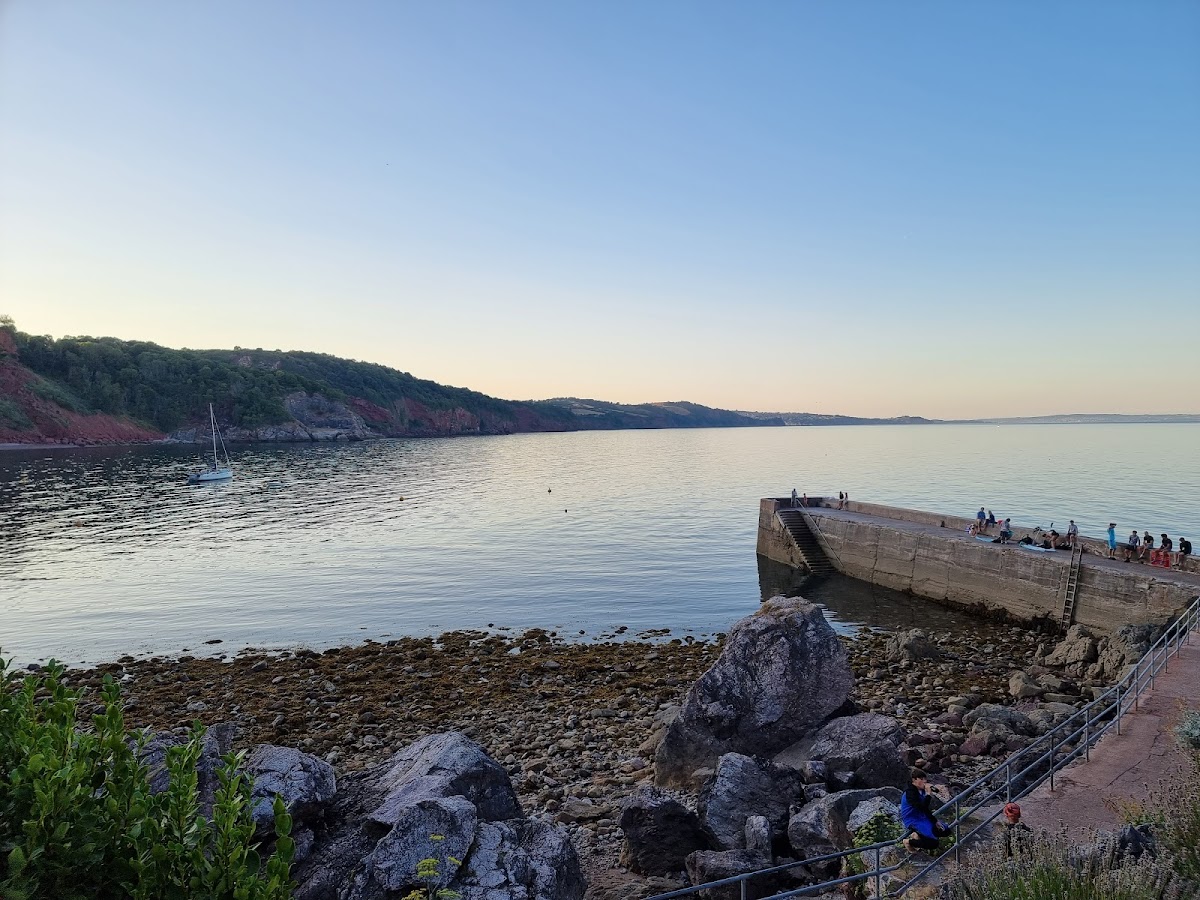 Cary Arms & Spa — interior and exterior view 6