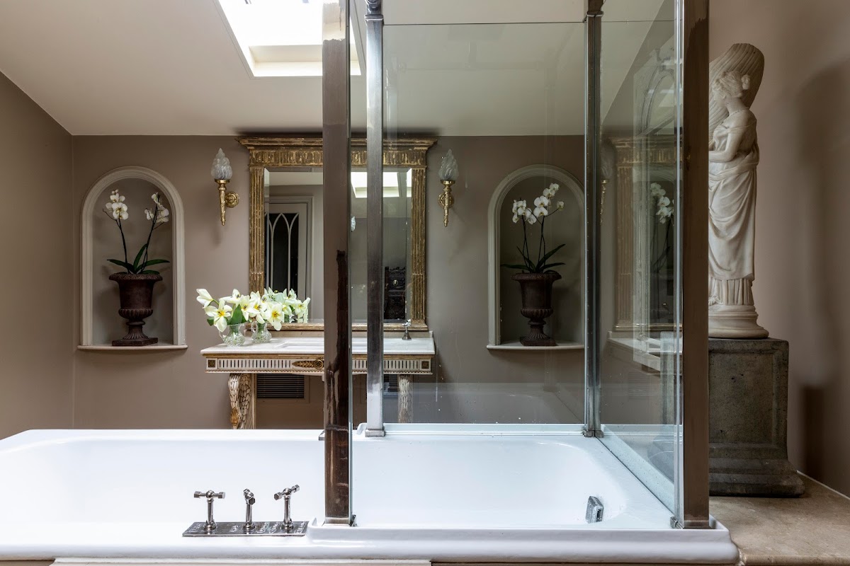 Hazlitt's — interior and exterior view 3