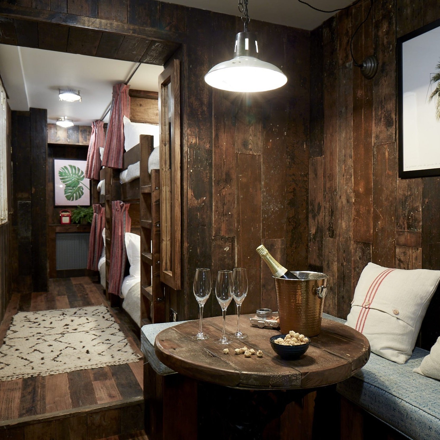 Artist Residence Brighton — interior and exterior view 12