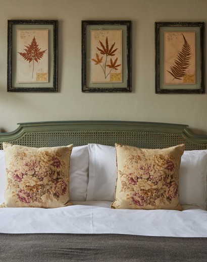 The Pig near Bath — interior and exterior view 21