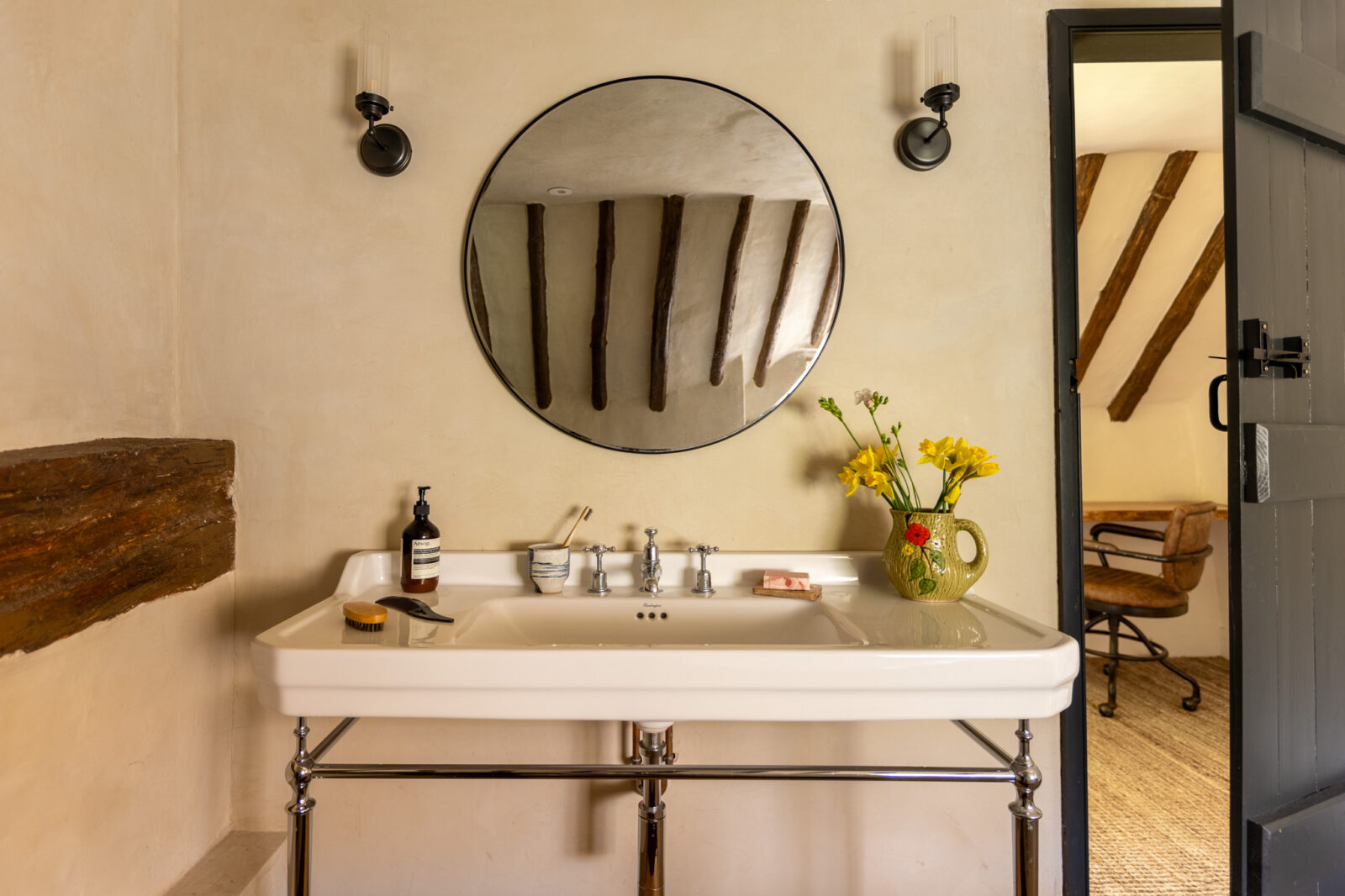 Mollie's Cottage — interior and exterior view 51