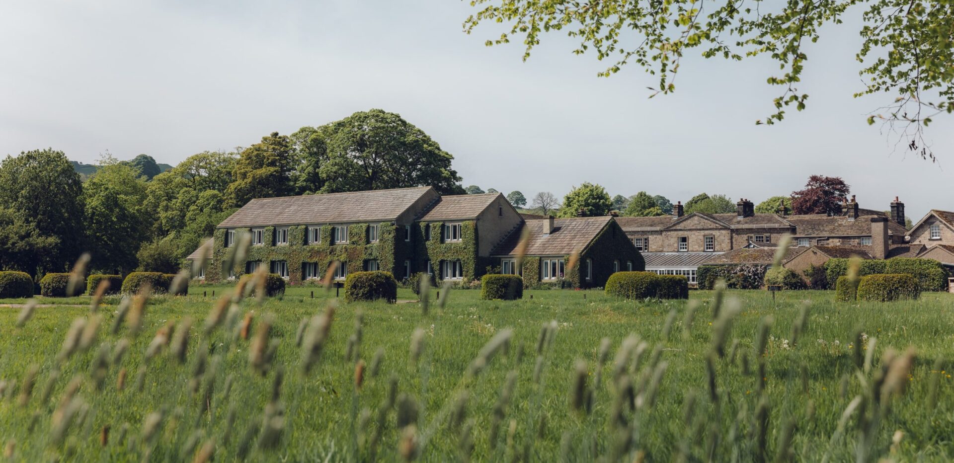 The Devonshire Arms — interior and exterior view 8