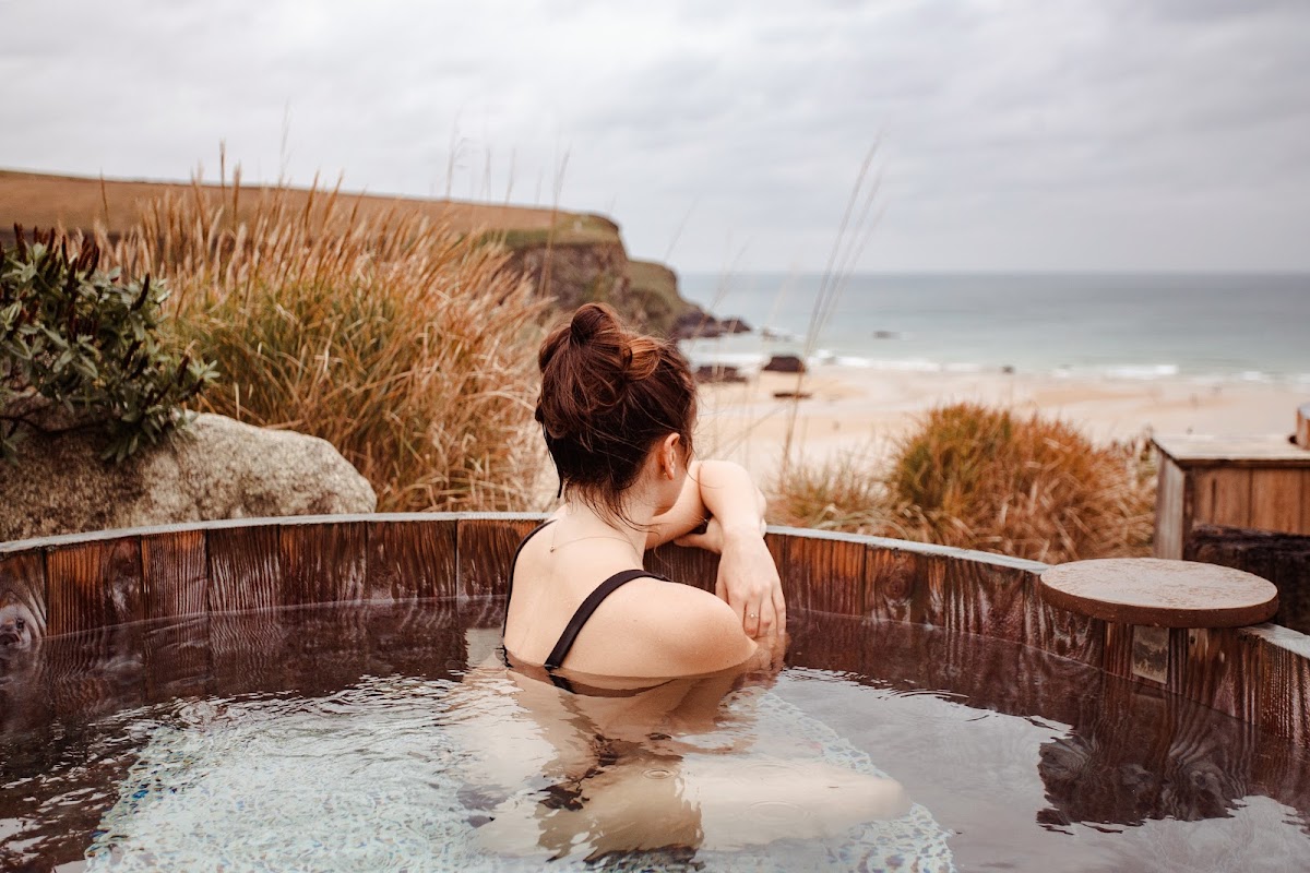 The Scarlet — interior and exterior view 6