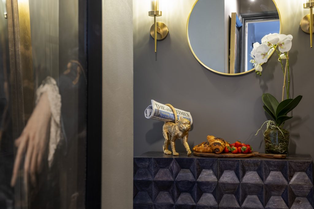 Derwent Manor Boutique Hotel — interior and exterior view 2