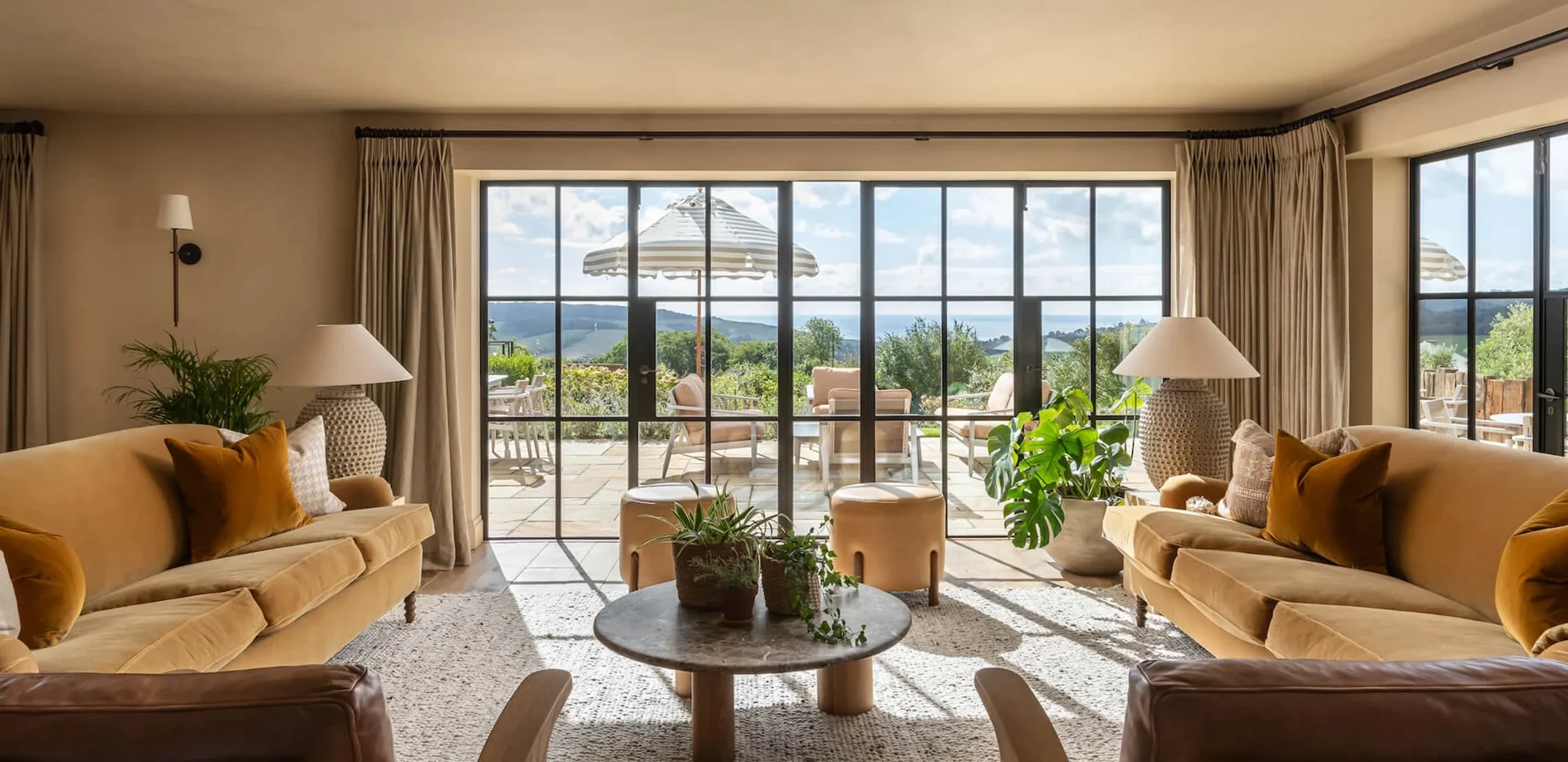 Louma Country Hotel — interior and exterior view 16