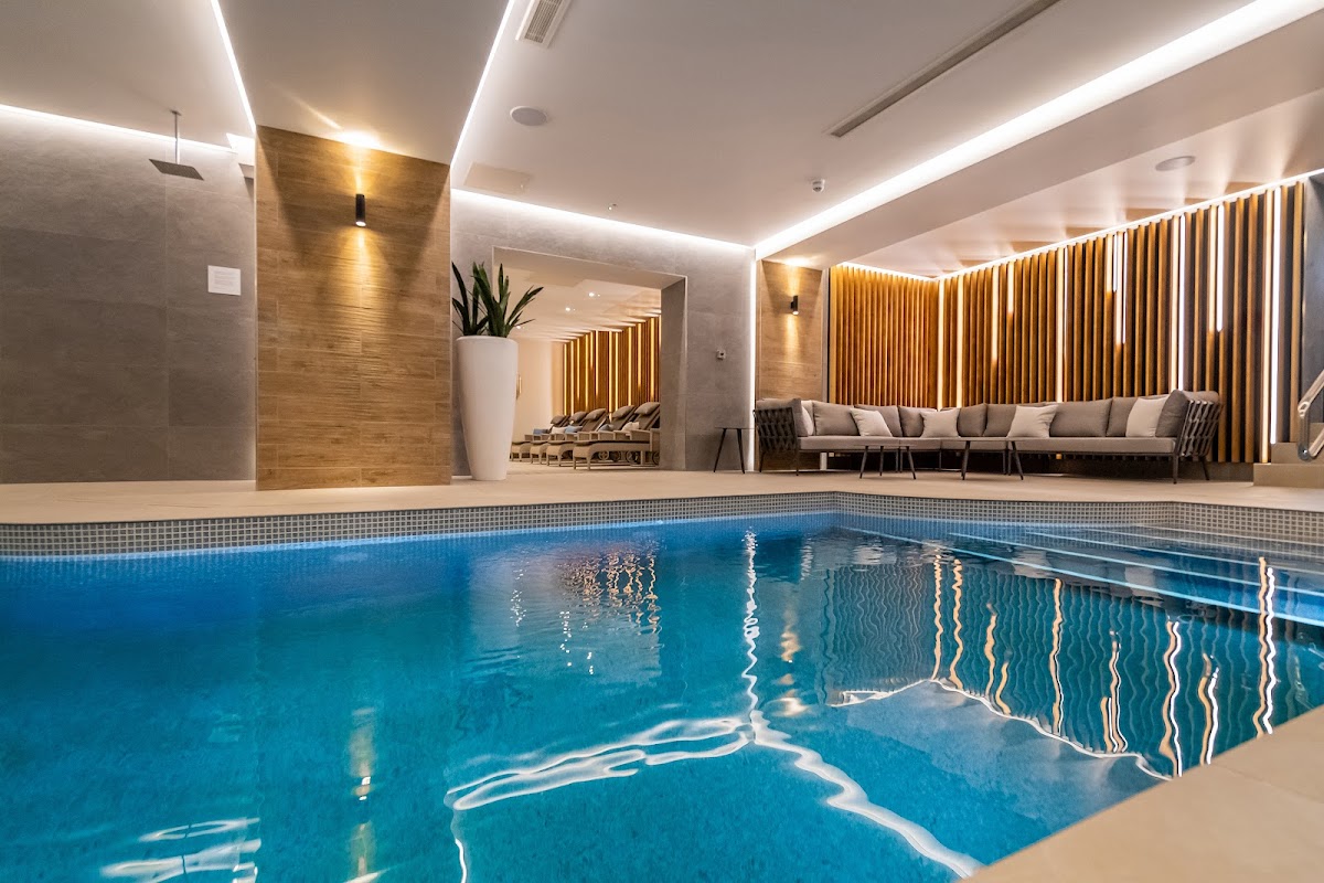 Victoria Hotel & Source Spa — interior and exterior view 3