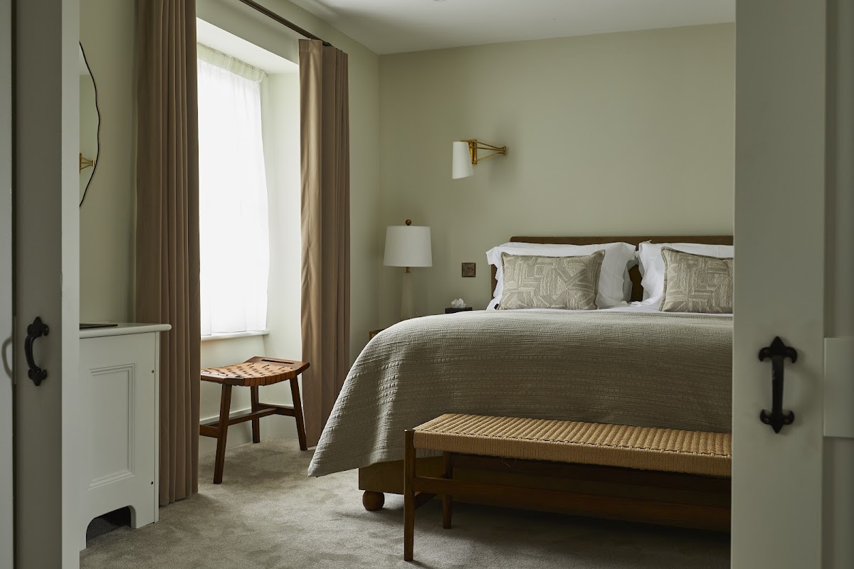 The Feathers — interior and exterior view 5