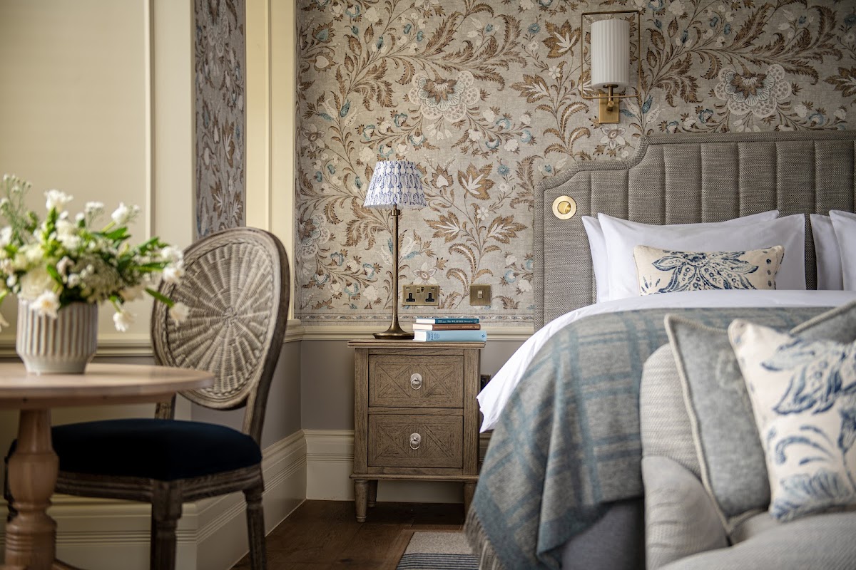 Langdale Chase — interior and exterior view 4