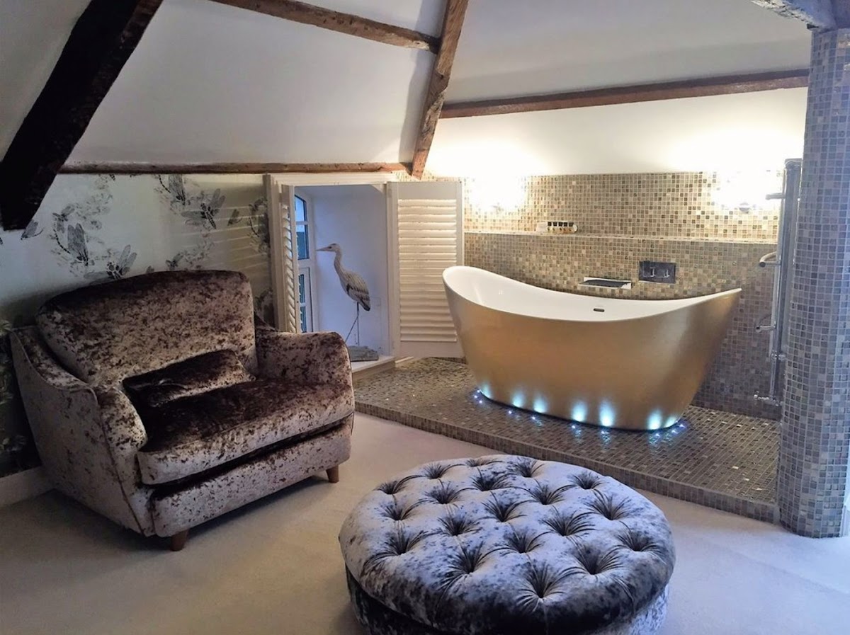 Crug Glas — interior and exterior view 4