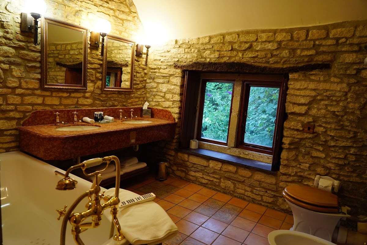 The Manor House — interior and exterior view 4