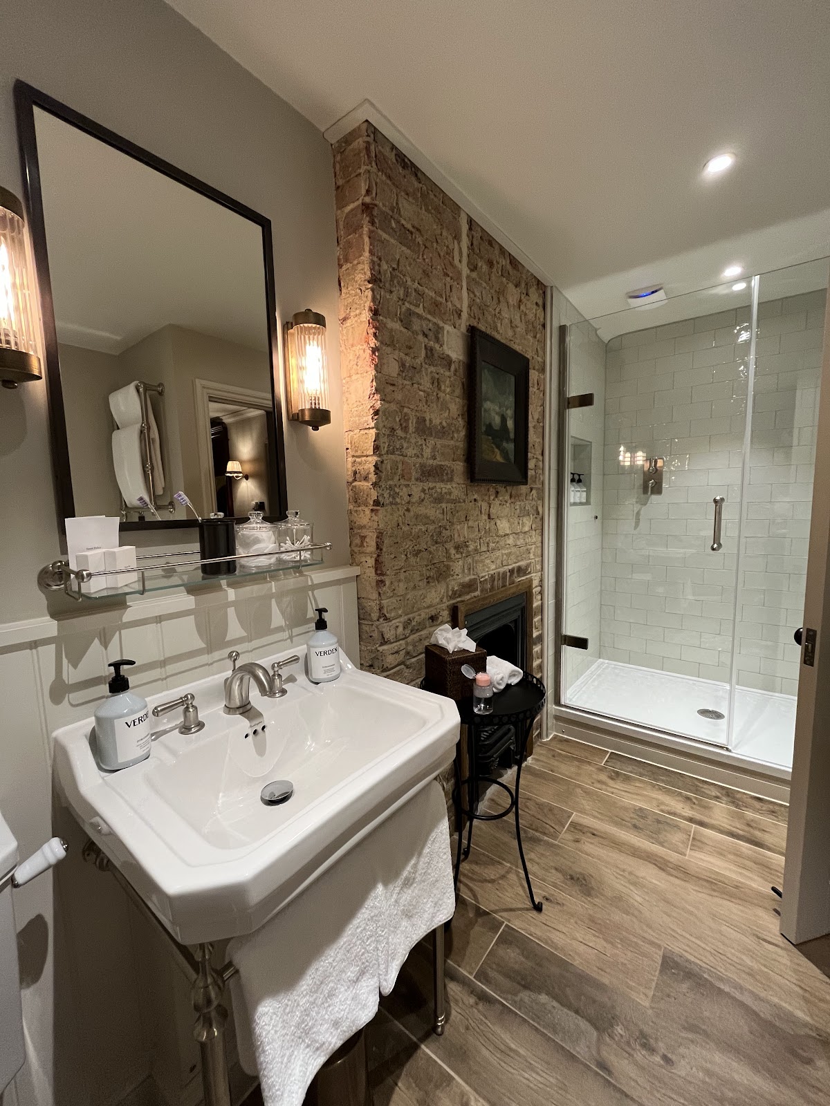 Swan Inn — interior and exterior view 3