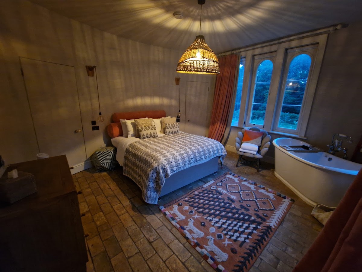 The Garden Cottage at Wilderness Reserve — interior and exterior view 2