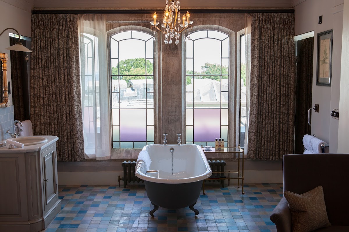 The Pig on the Beach — interior and exterior view 5