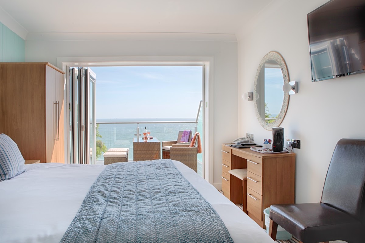 Luccombe Hall Hotel — interior and exterior view 3