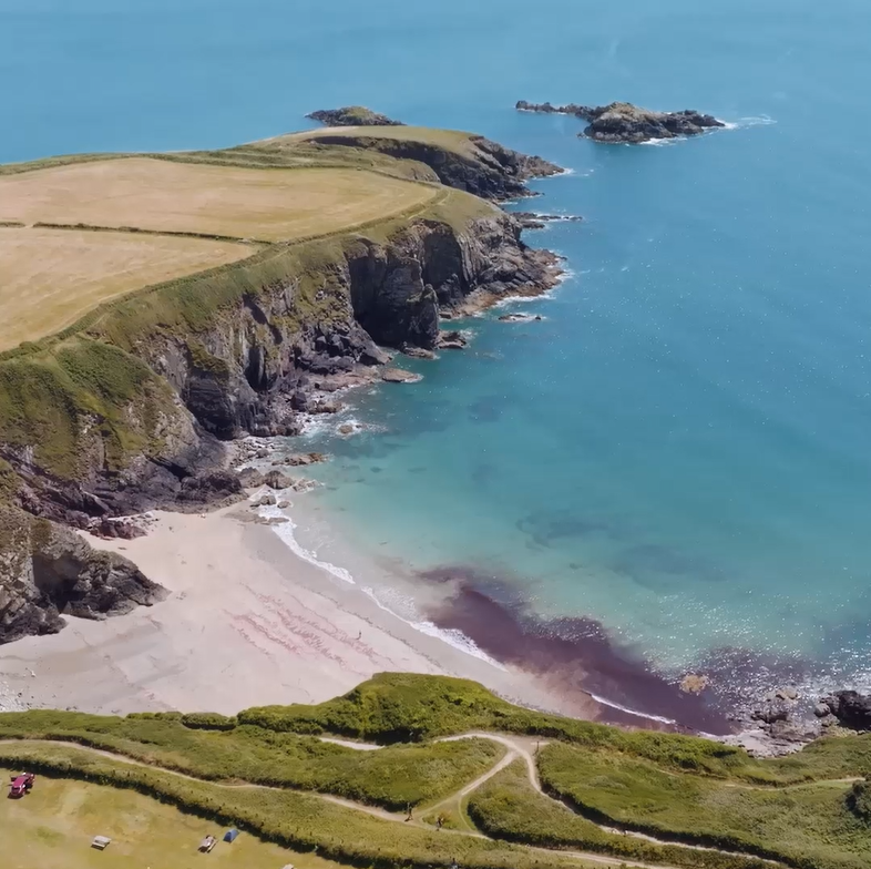 Twr y Felin Hotel — interior and exterior view 2