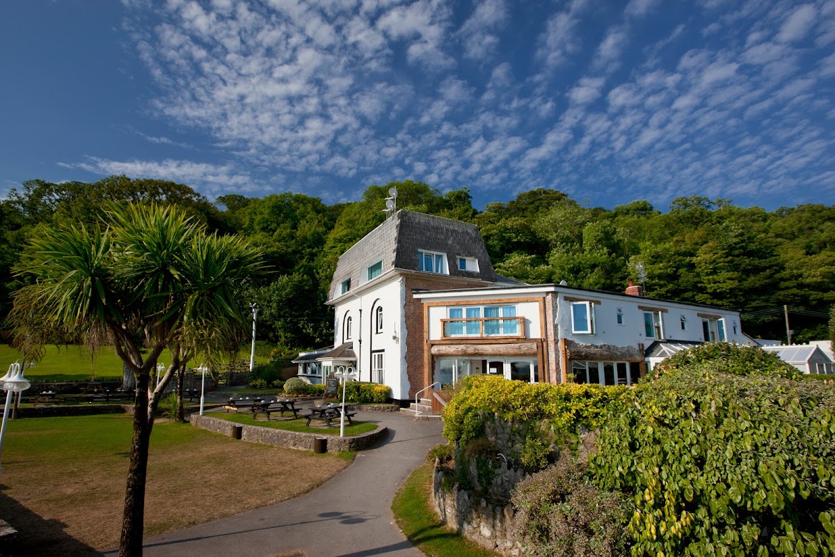 Oxwich Bay Hotel — interior and exterior view 3