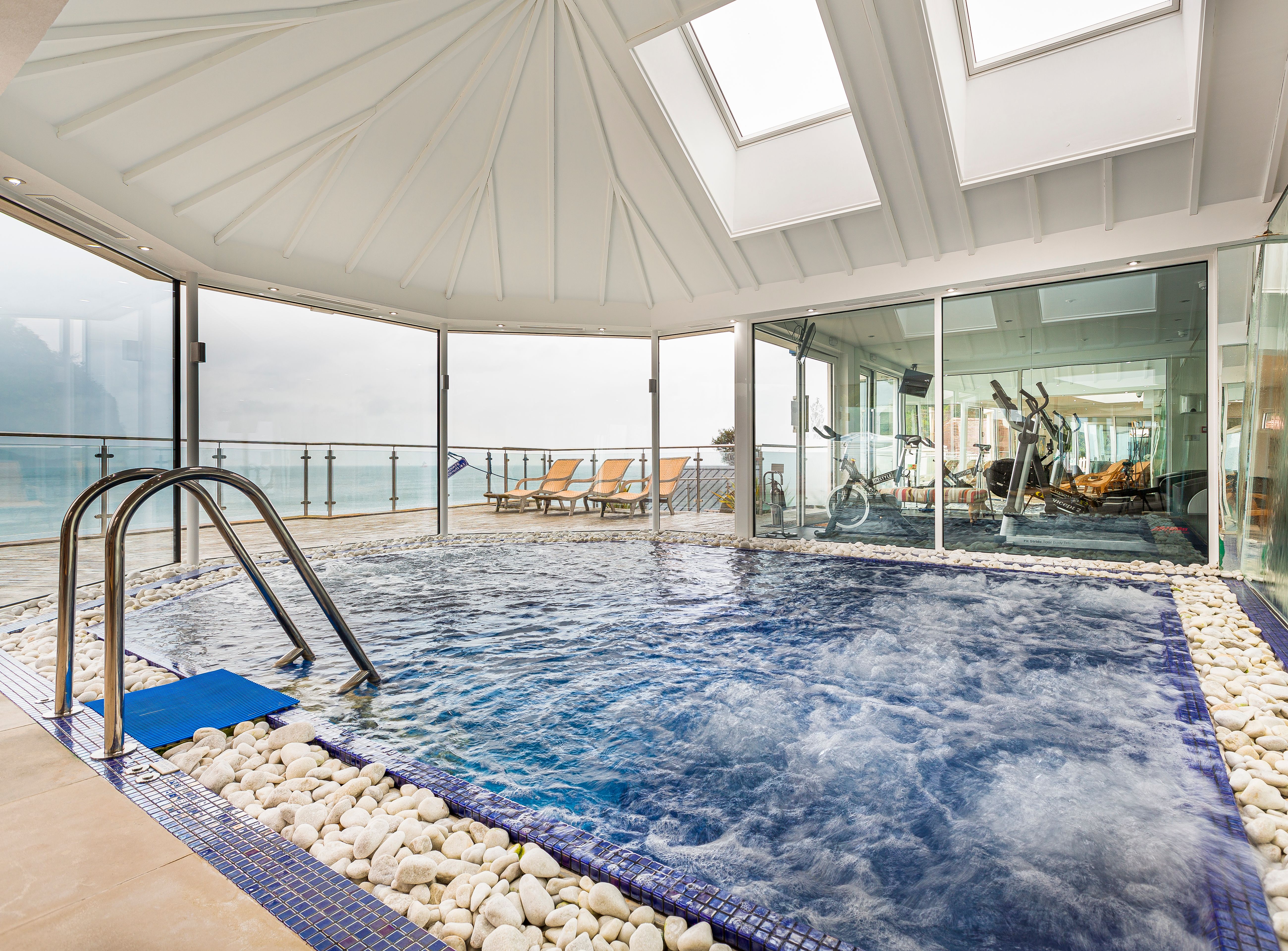 Cary Arms & Spa — interior and exterior view 11