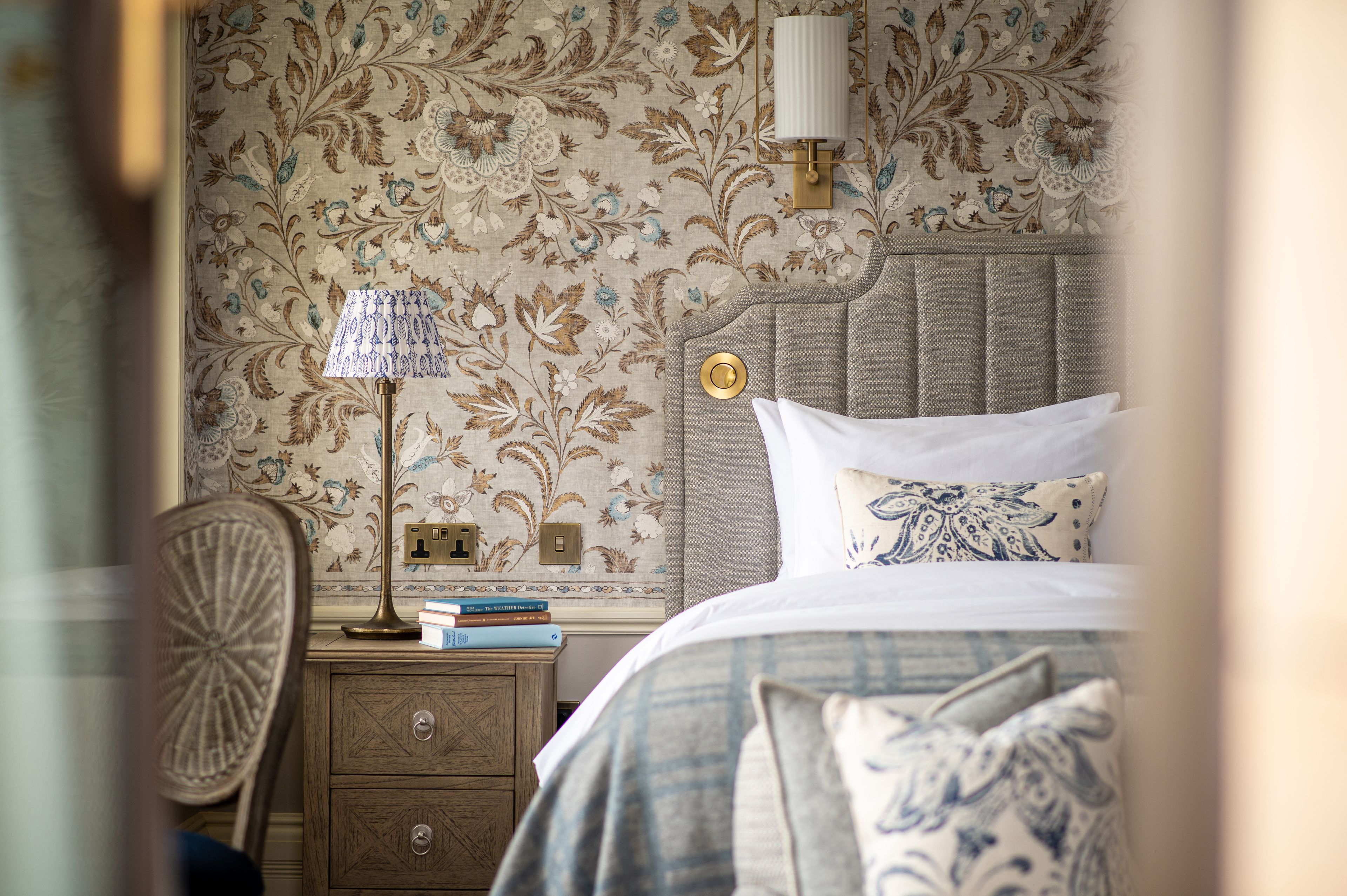 Langdale Chase — interior and exterior view 15