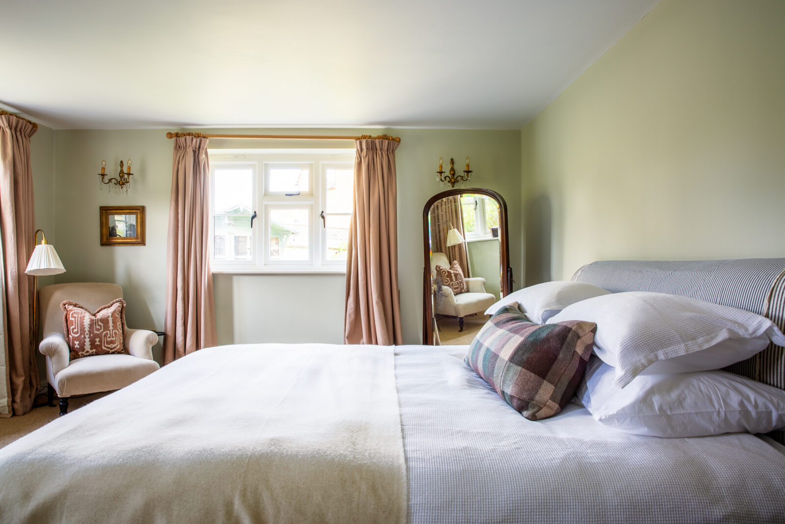 Todthatch — interior and exterior view 65