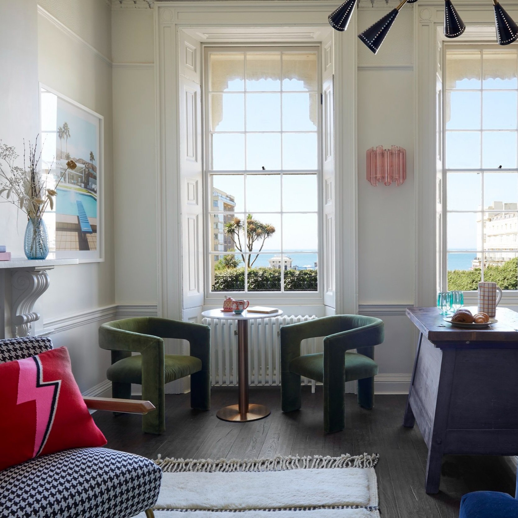 Artist Residence Brighton — interior and exterior view 11