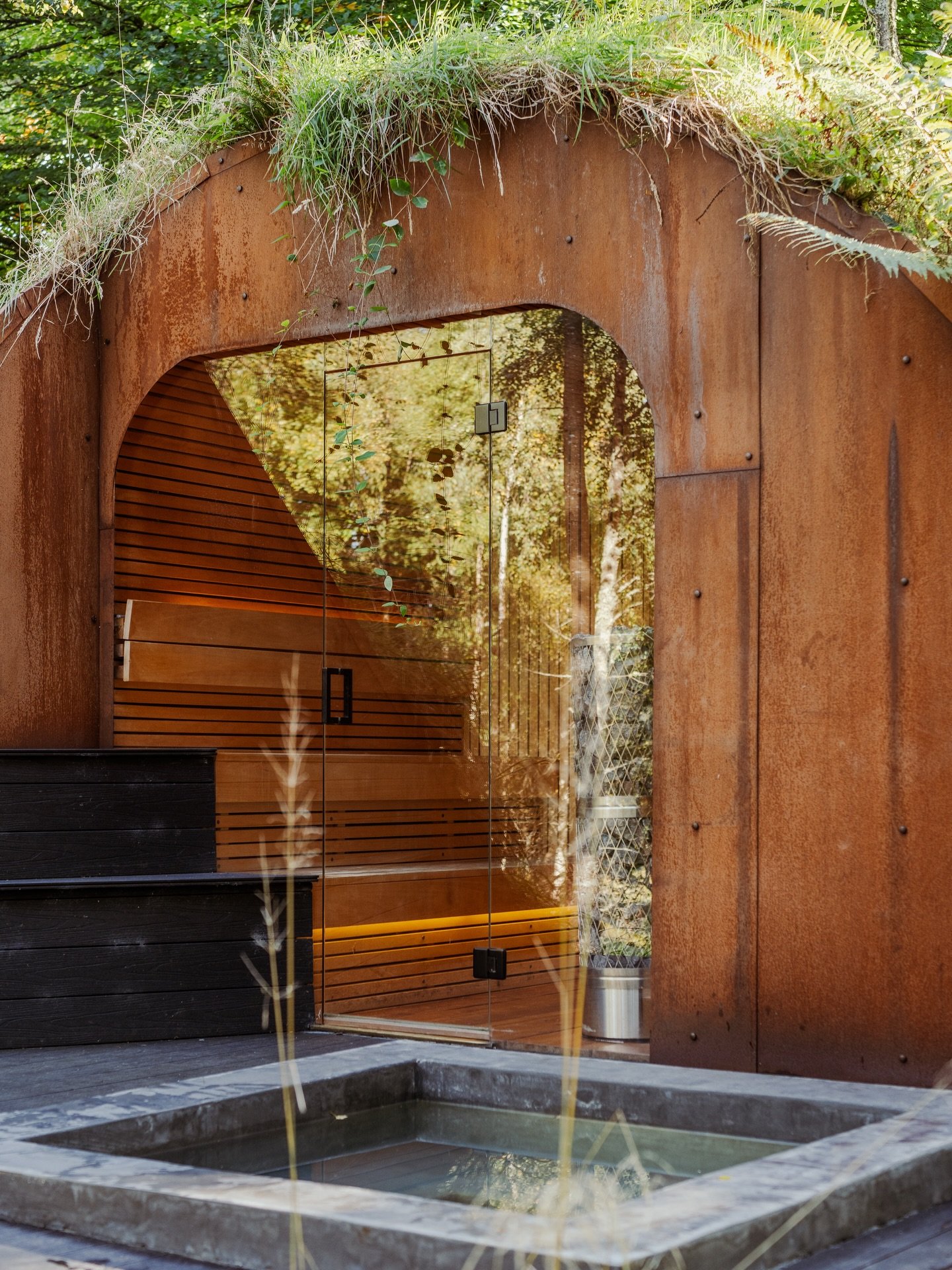 Lanrick Treehouses — interior and exterior view 15