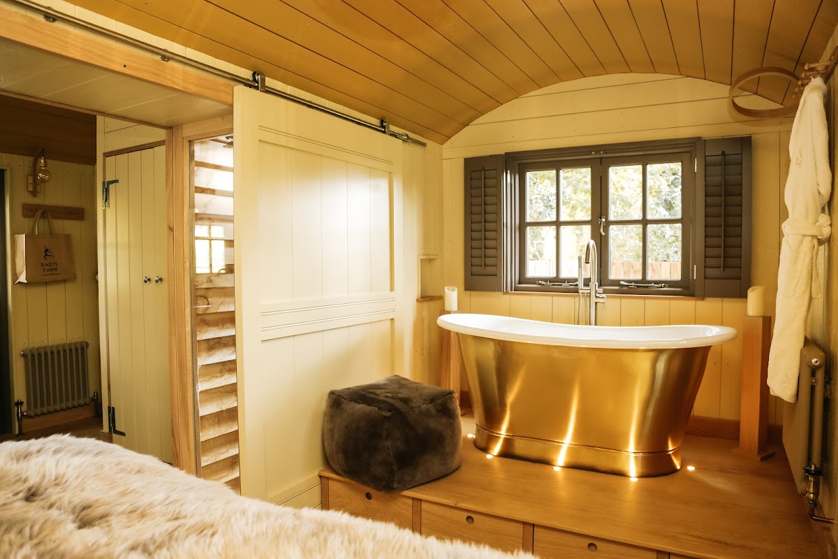 Lympstone Manor Hotel Restaurant & Vineyard — interior and exterior view 2