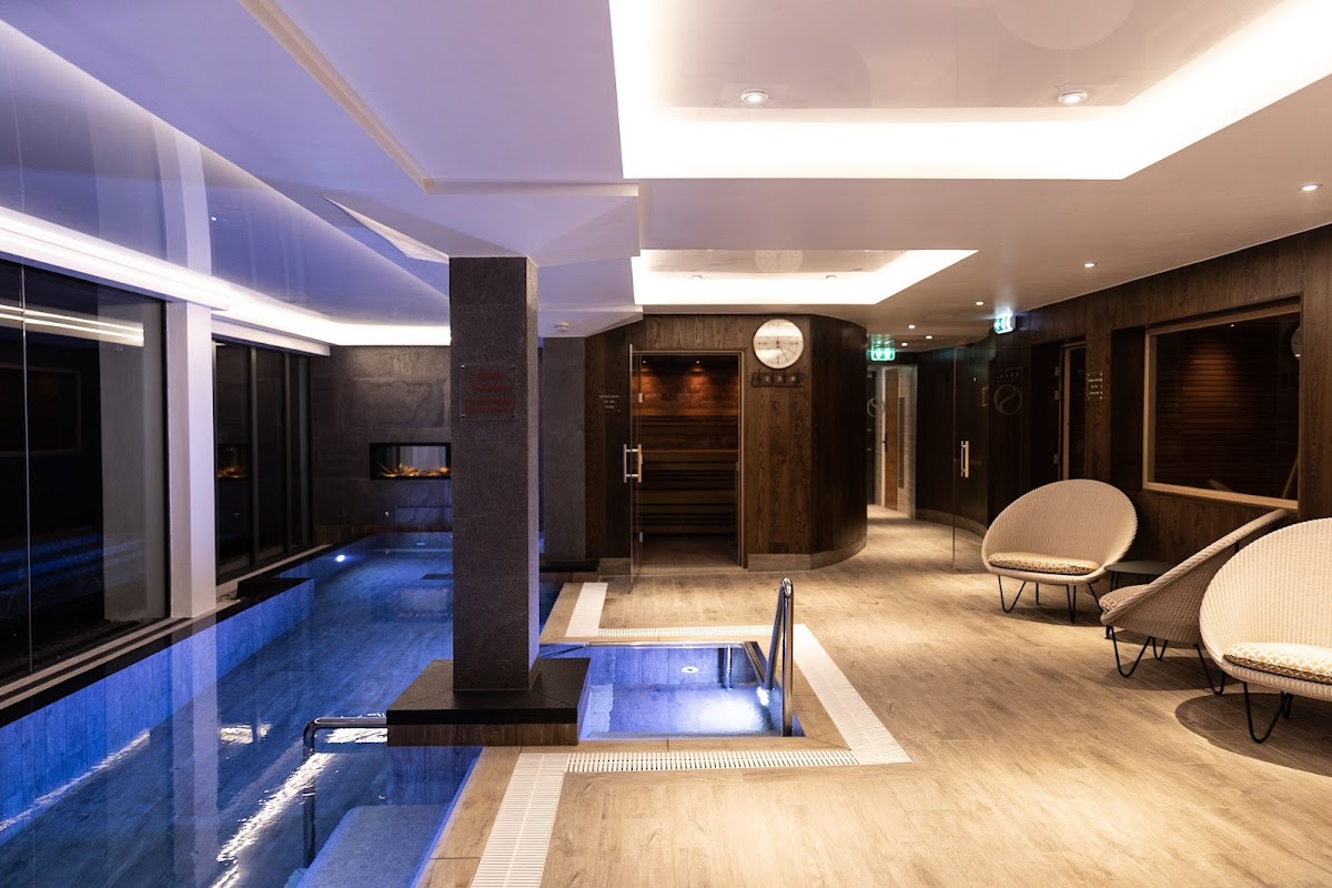 Low Wood Bay Resort & Spa — interior and exterior view 4