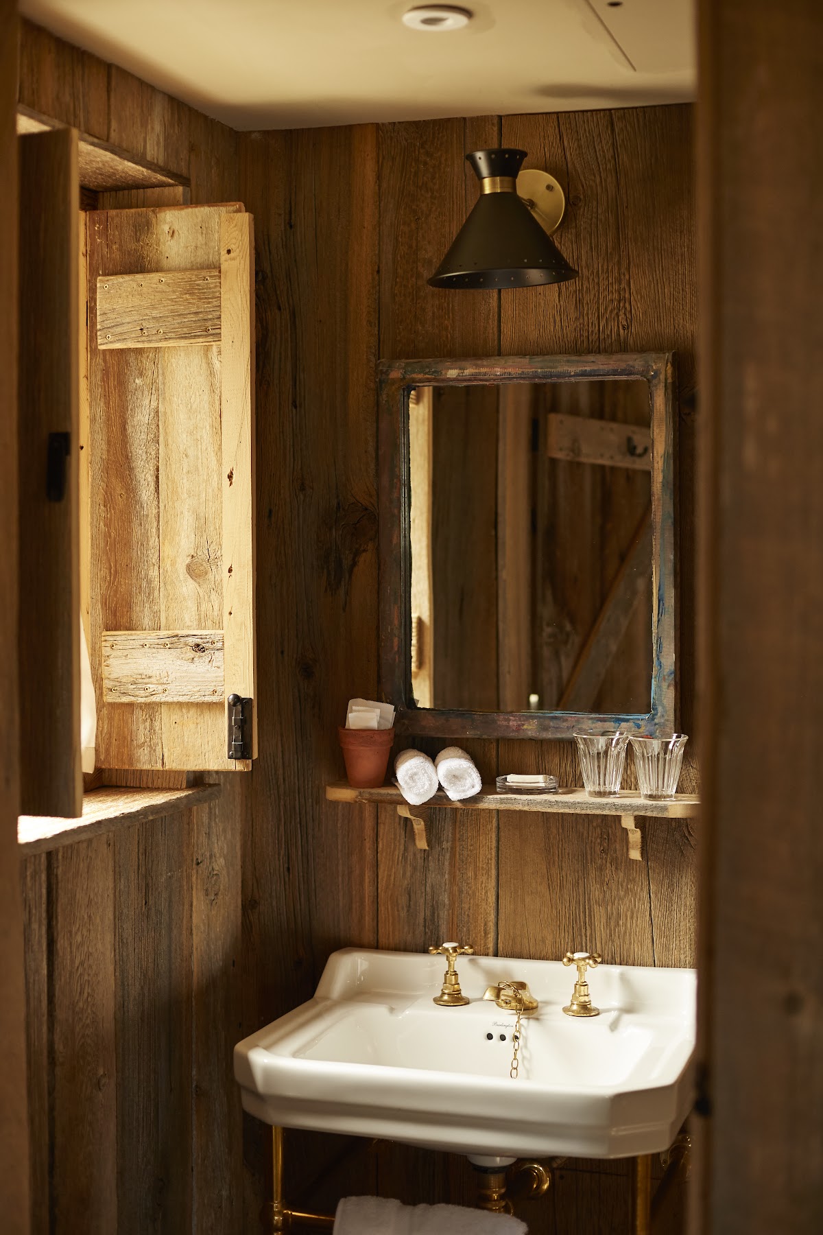 The Pig at Harlyn Bay — interior and exterior view 3