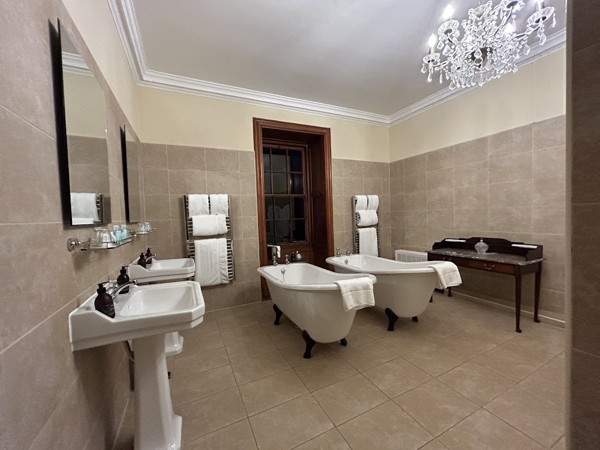 Glencoe House — interior and exterior view 4